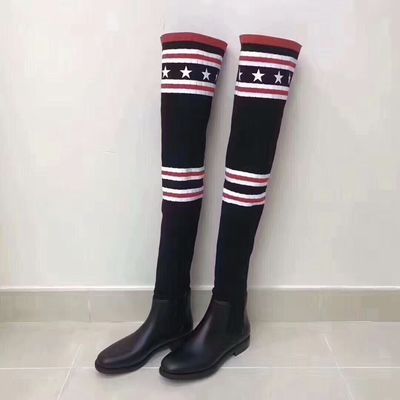 奢侈品海外代購新風(fēng)向 服裝鞋帽與日用品消費(fèi)升級中的機(jī)遇與挑戰(zhàn)